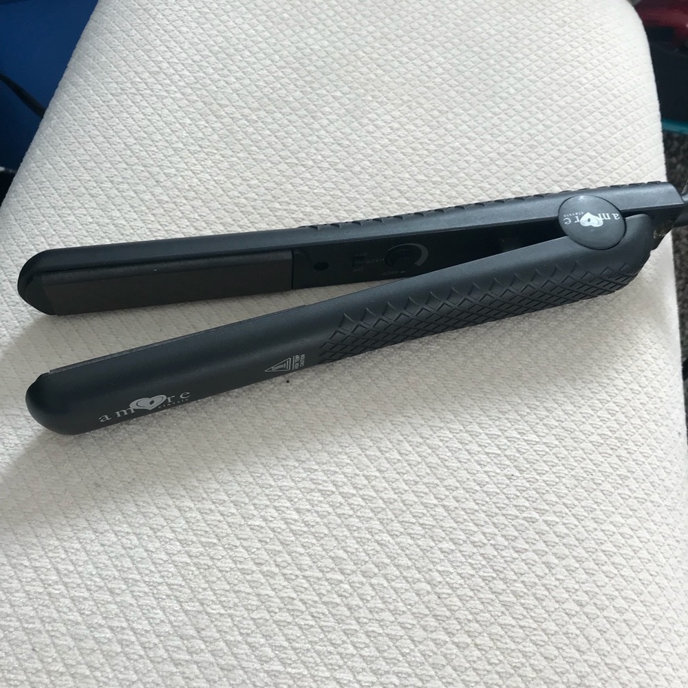 Amore Classic Ceramic Straightener